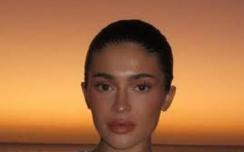 Quem é Bianca Censori? A Arquiteta Australiana que Conquistou o Mundo com Estilo e Relação com Kanye West